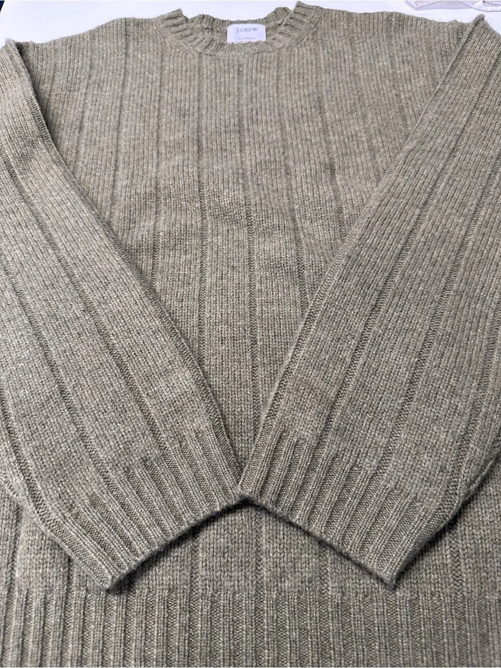 Men's 100% lambswool Crewneck Ribbed Sweater - Sage Green Vertical Texturing
